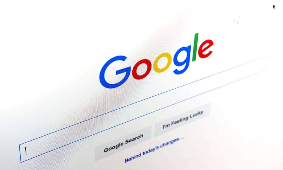 Google подписывает новый логотип