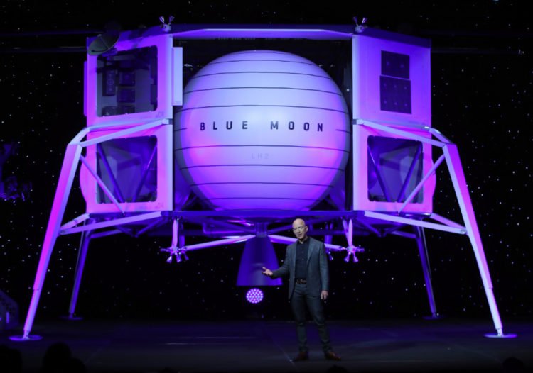 WASHINGTON, DC - MAY 09: Jeff Bezos, owner of Blue Origin, introduces a new lunar landing module called Blue Moon during an event at the Washington Convention Center, May 9, 2019 in Washington, DC. Bezos said the module will be used to land humans the moon once again.
(Photo by Mark Wilson/Getty Images)