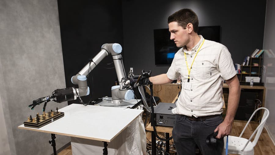 touch transmitting robotic hand 2
