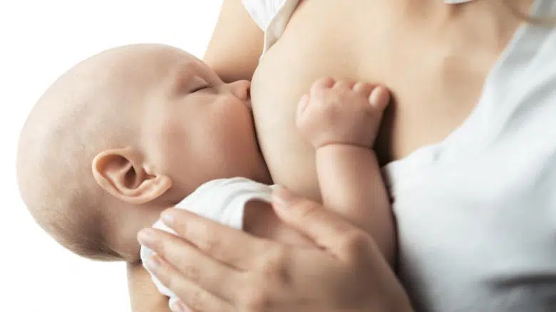 neonato seno poppata