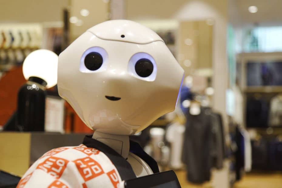 Uniqlo megastore robot