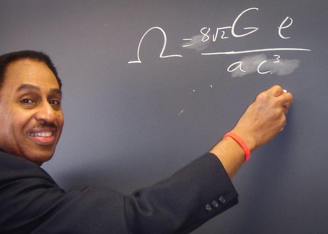 惑星の軌道をリアルタイムで示す時計を発見する