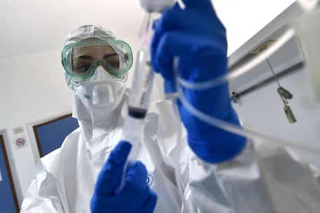 epa08179921 Medical staff of S. Martino hospital infectious disease department, with protective equipment on the isolation room, Genoa, Italy, 30 January 2020. The coronavirus, called 2019-nCoV, originating from Wuhan, China, has spread to all the 31 provinces of China as well as more than a dozen countries in the world. The outbreak of coronavirus has so far claimed at least 170 lives and infected more than 8,000 others, according to media reports.  EPA/LUCA ZENNARO