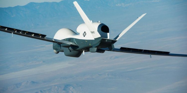 スペースXは米国防衛のために軍事兵器を発射できる