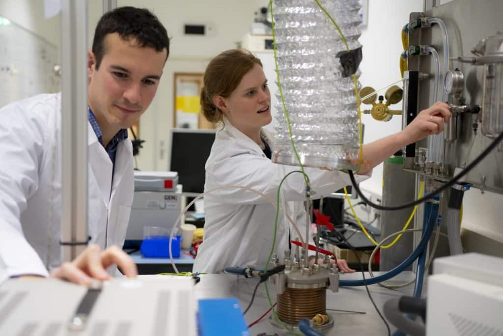 oxygen from lunar dust, Beth Lomax and colleague Alexandre Meurisse