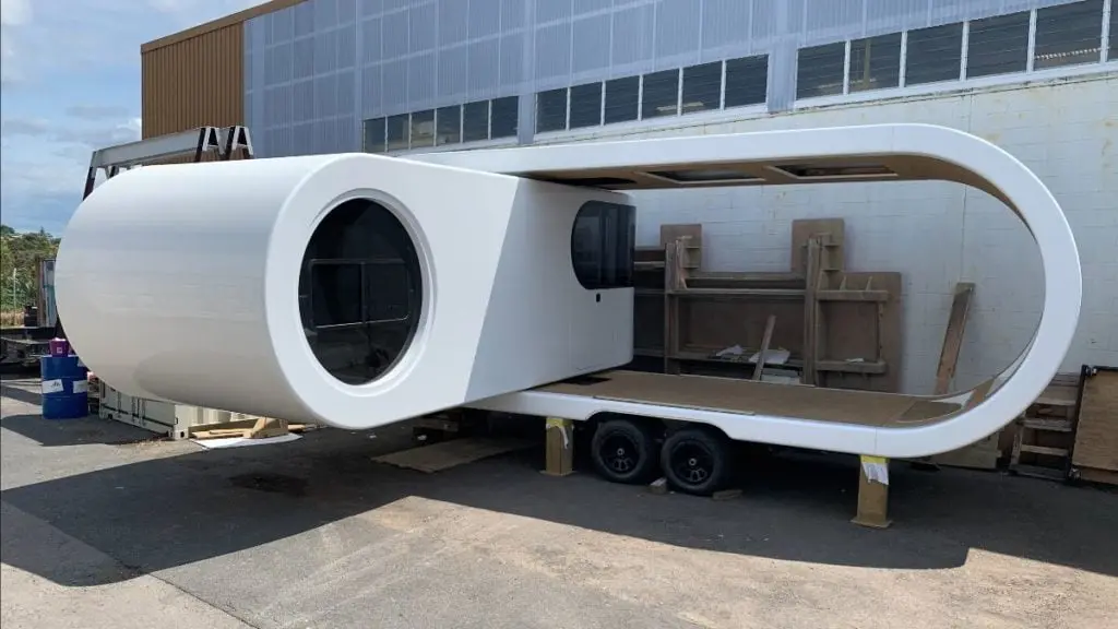 Romotow, zusammenklappbares Wohnmobil