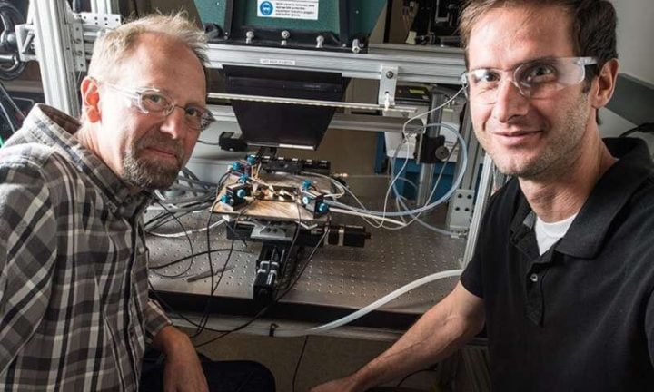 ベン・キングズレーは 1982 年の映画でガンジーを演じました (出典: Getty Images/複製)。