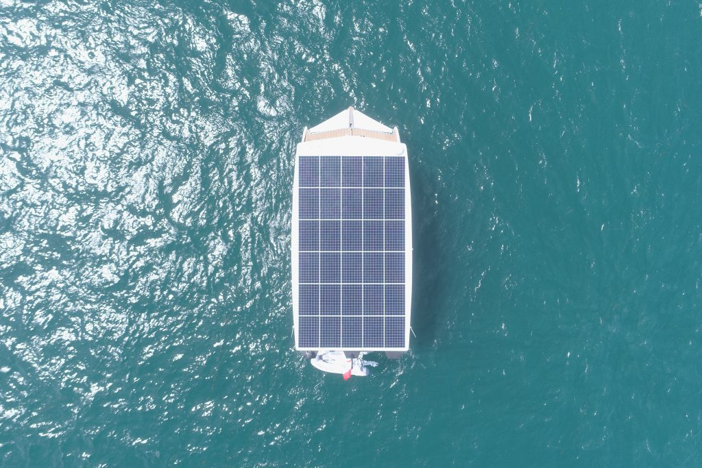 Aquanima catamarano solare