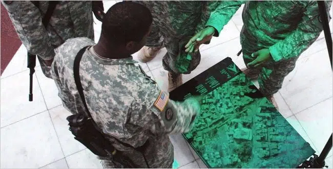 tecnología holográfica y hologramas en el ejército.