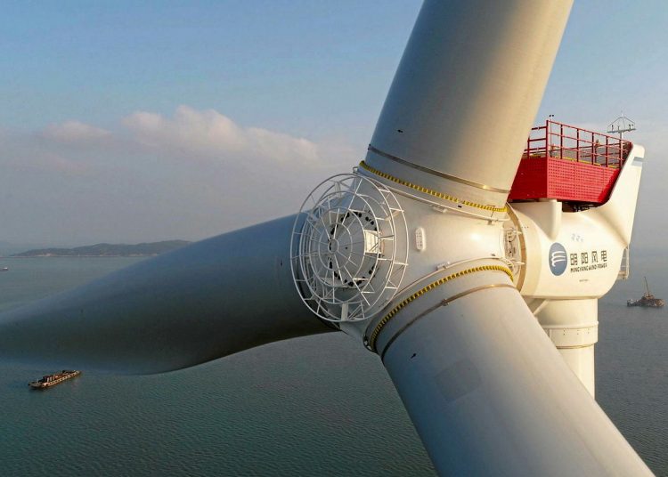 英国の「アイアンマン」が特殊スーツでの飛行で世界記録を樹立