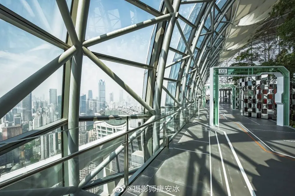 Raffles City Skybridge, horizontaler Wolkenkratzer