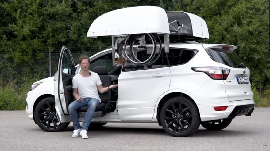 トッパー椅子 車椅子を車の屋根の上に置きます 近い将来 トッパー椅子 車椅子を車の屋根の上に置きます 近い将来