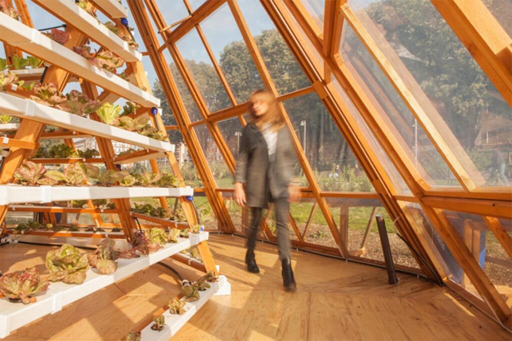 Jellyfish Barge, une serre modulaire flottante contre la crise alimentaire