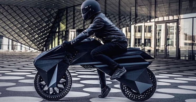 motocicleta preta impressa em 3d