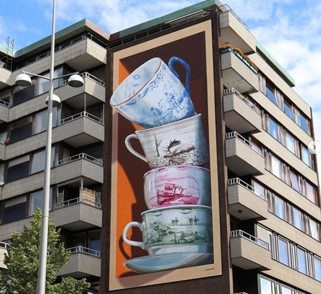 Leon Keer Teacups quebrando mural 5 1