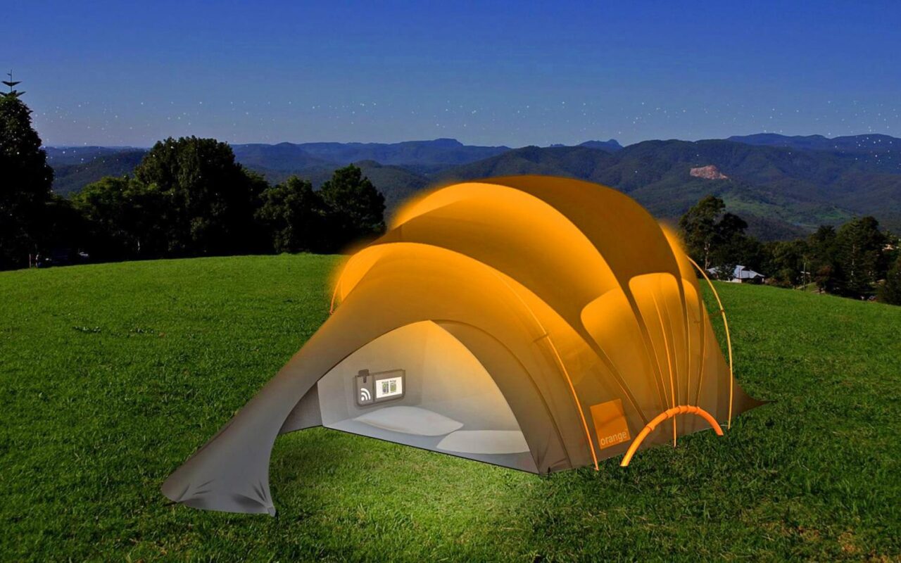 Chill n'Charge, hitech campsite solar tent with heated bottom and WiFi