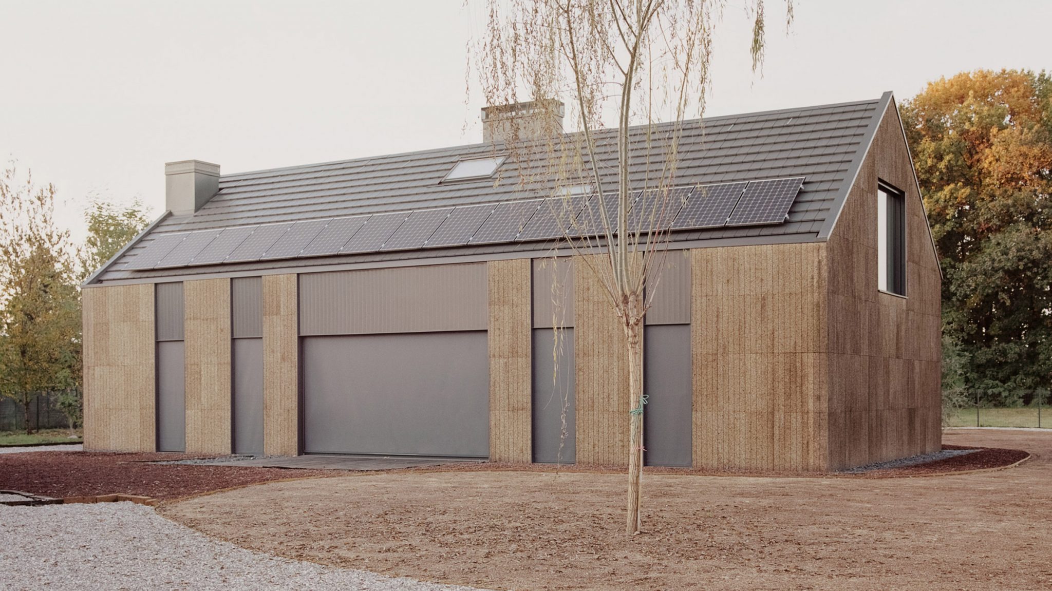 la maison de bois paille et liège architectes lca maisons résidentielles italie dezeen 2364 héros 2048x1151 1