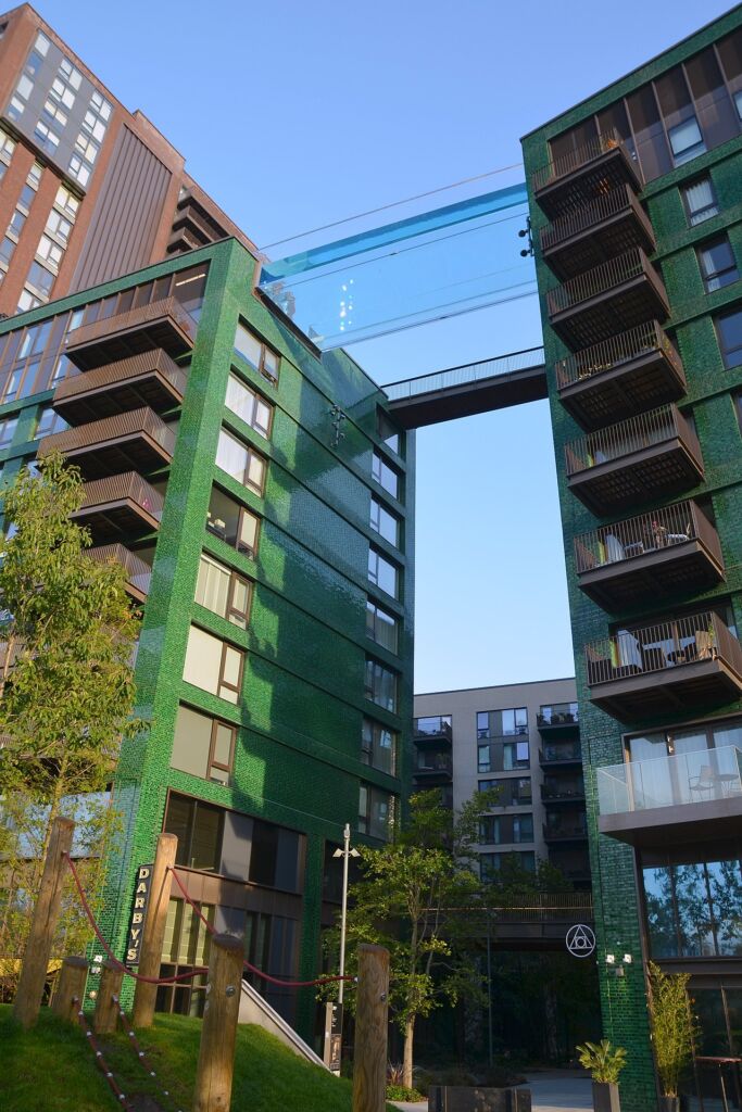 Piscine des jardins de l'ambassade de Londres Cmglee