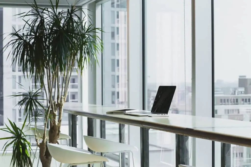 short working week: less office, less consumption, less commuters, less pollution