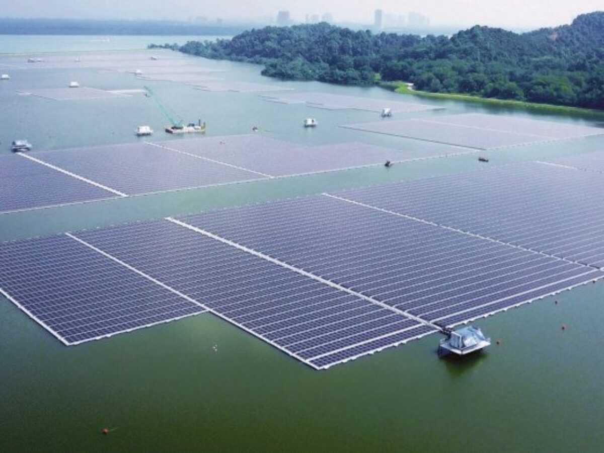 Singapore Vara Un Impianto Solare Galleggiante Da 122 000 Pannelli