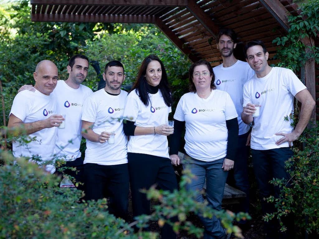 La startup israelí BioMilk se convierte en el primer fabricante de leche a base de células que sale a bolsa