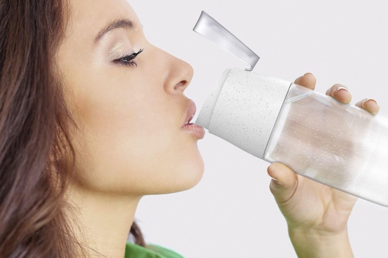 https www.yankodesign.com images design news 2022 03 combo lets you choose between drinking water normally or the infused way Combo 1
