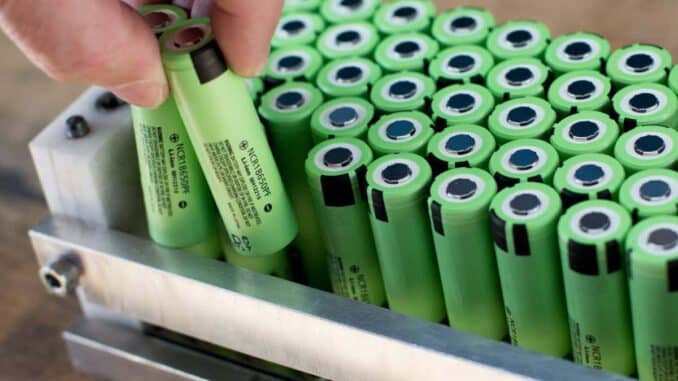 batteria ioni litio e nanofili di rame