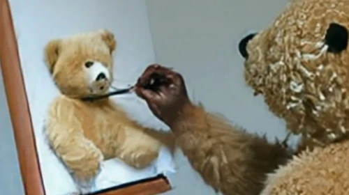 Lo screenshot tratto dalla clip di "un orsetto che dipinge" generata dall'intelligenza artificiale di Make-A-Video