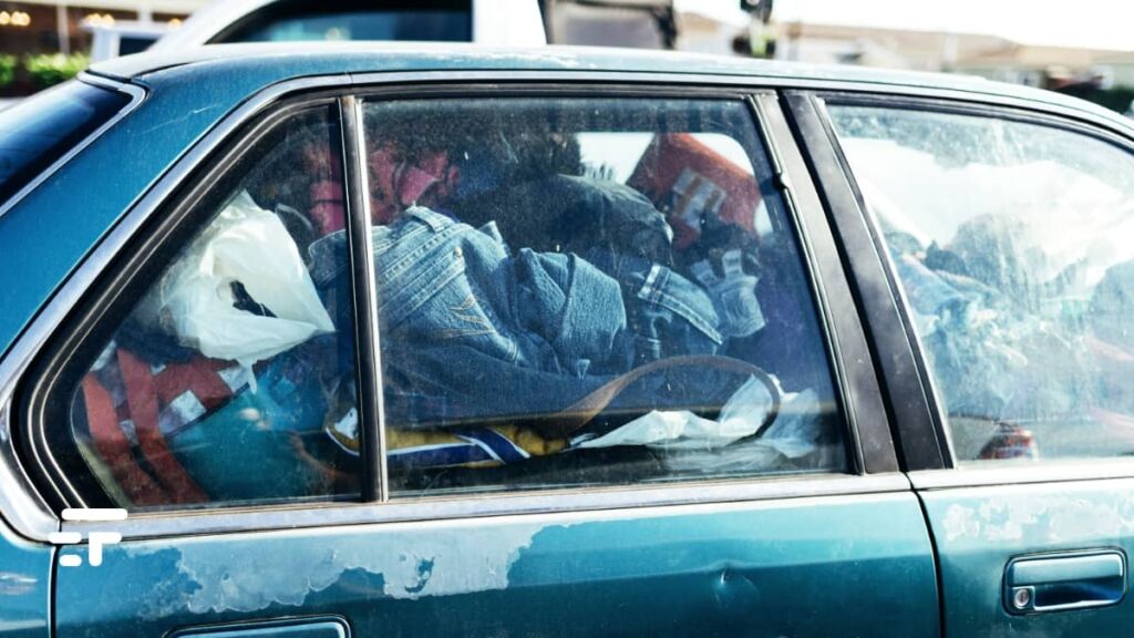 Sans-abri en voiture