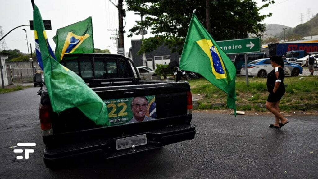 manifestanti pro Lula contro Bolsonaro