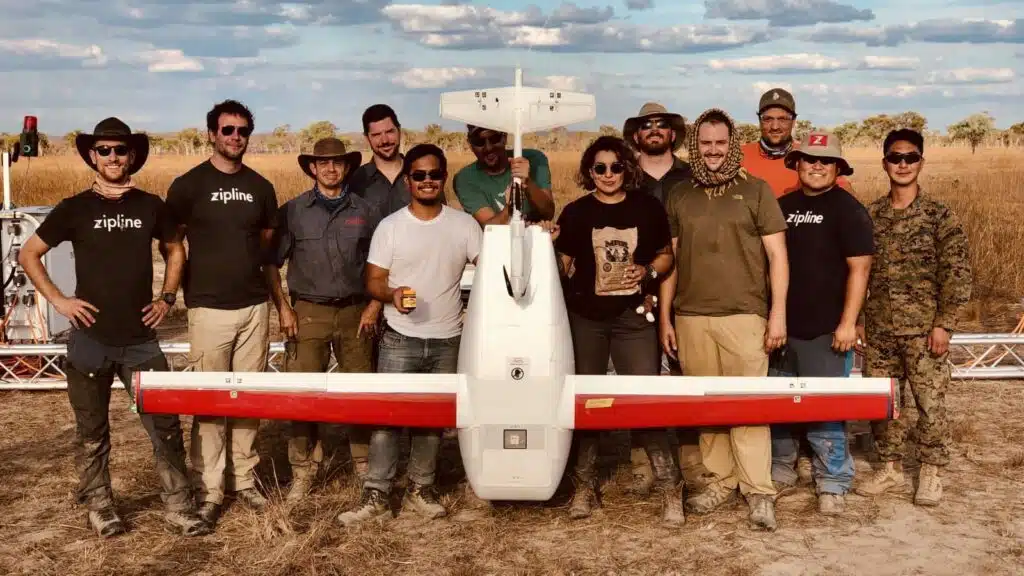 Tirolesa con drones de reparto