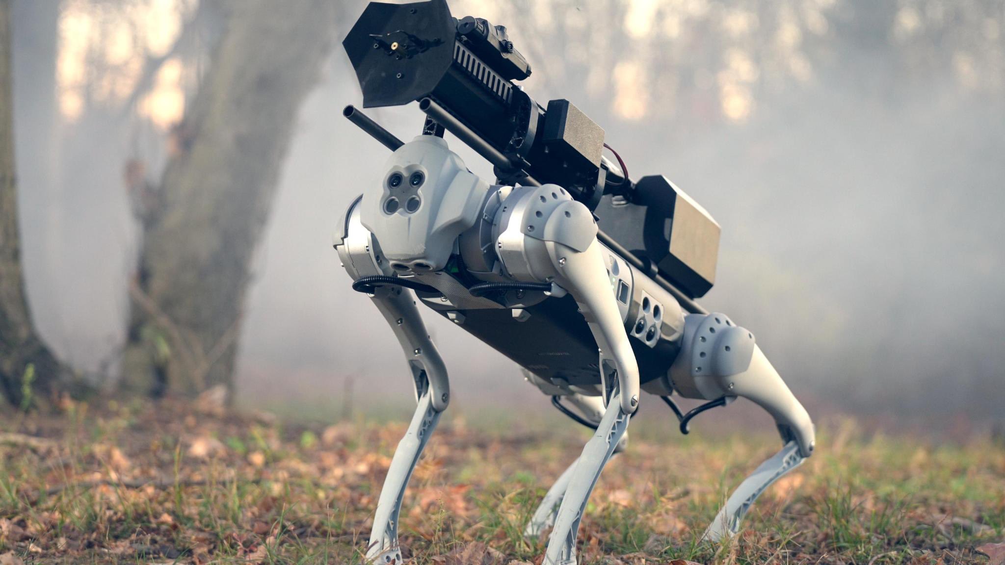 Thermonator, un cane robot con lanciafiamme: se è un incubo