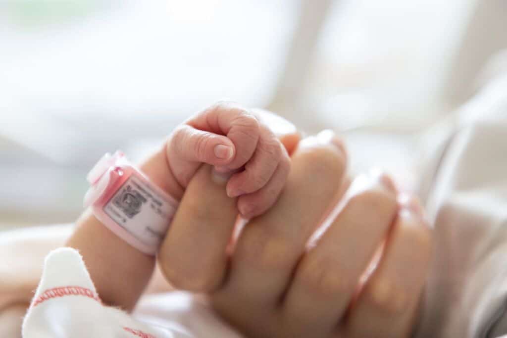 221114204225 newborn baby hand s