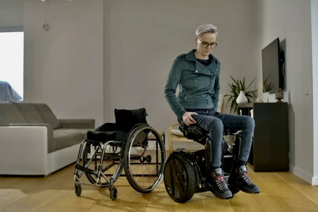 Standing wheelchair