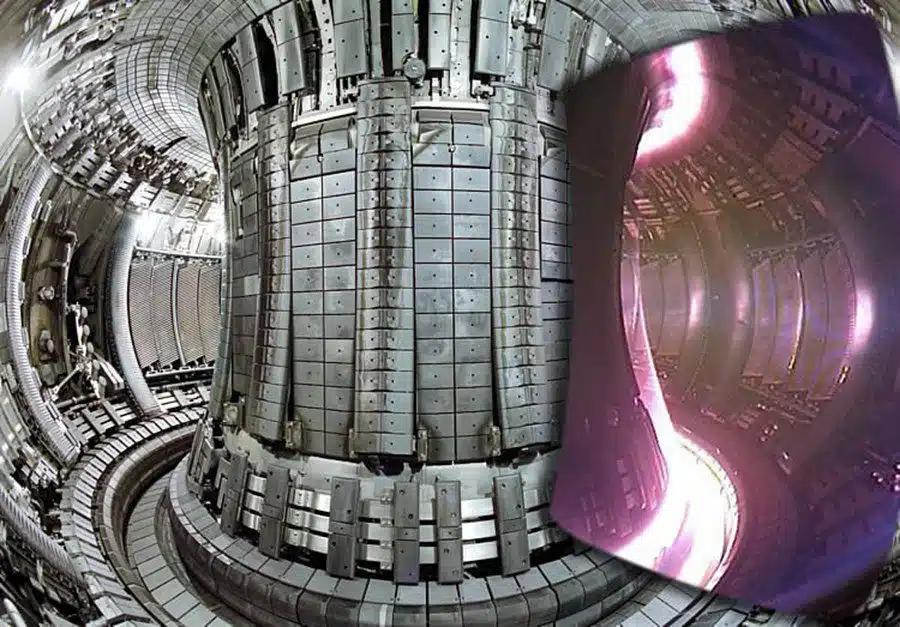 Jet-Tokamak-Plasma-Overlay