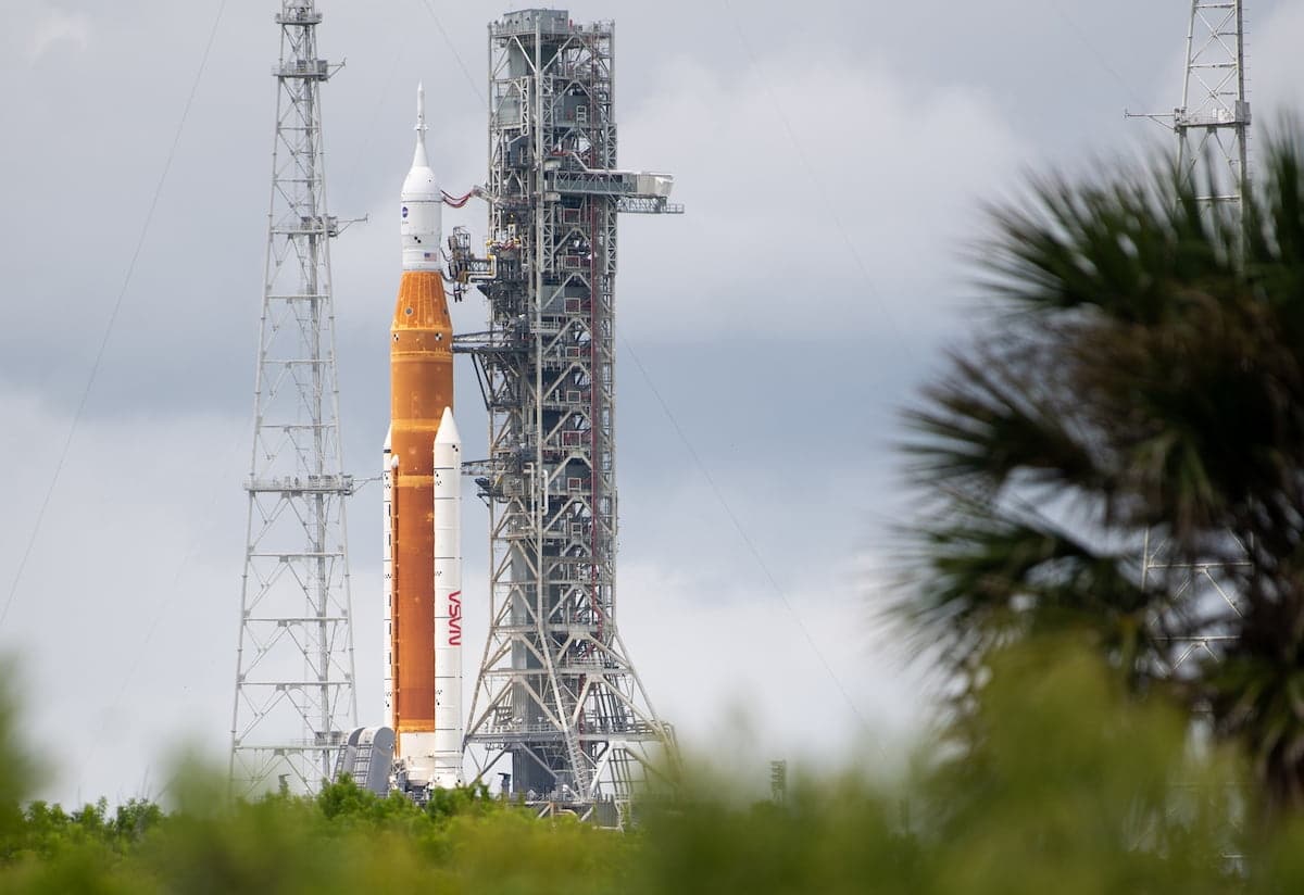 rischi Artemis razzo SLS sulla rampa di lancio Kennedy Space Center