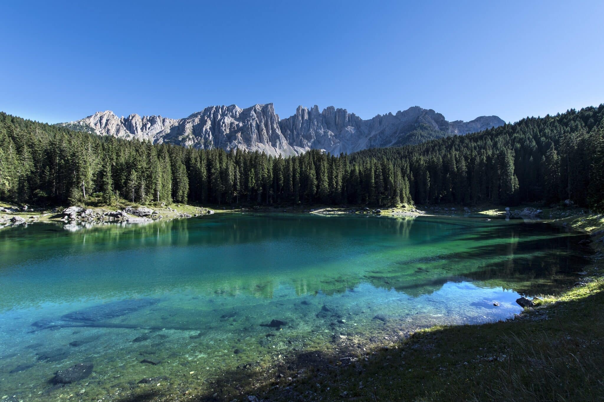 Lago di Carezza e Val d’Ega: idee per una vacanza tra natura e relax