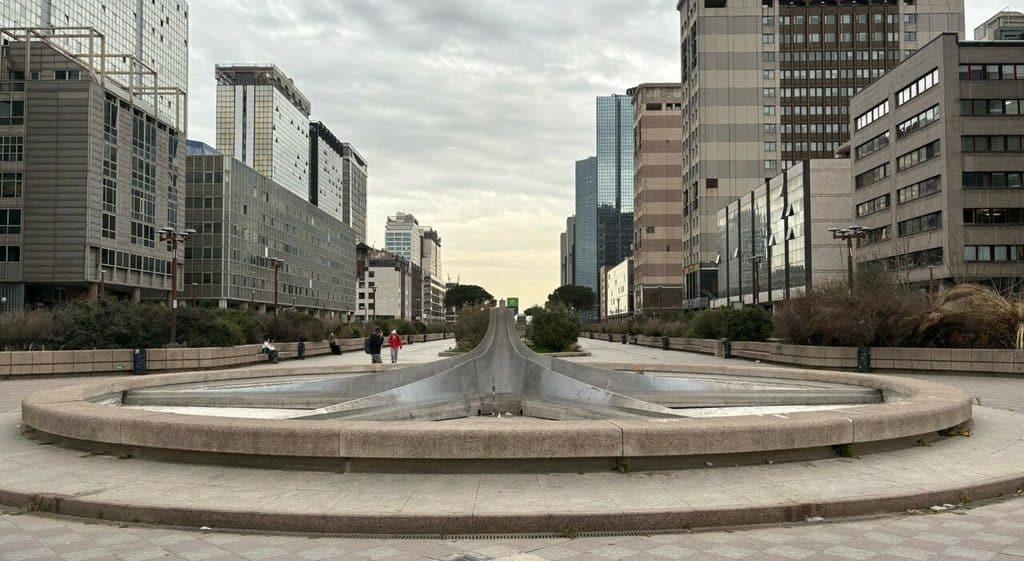 Centro direzionale Napoli metropoli