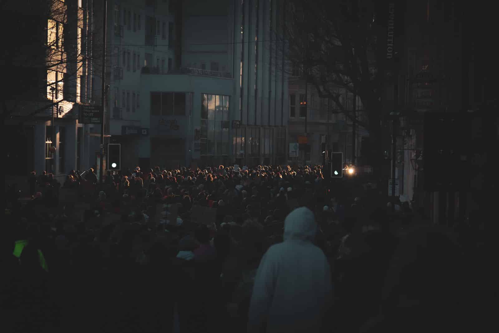 Blackout dei social, Parigi chiede a 4 operatori di tenersi pronti