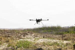Il drone cargo della BAE ora abbatte altri droni con razzi laser