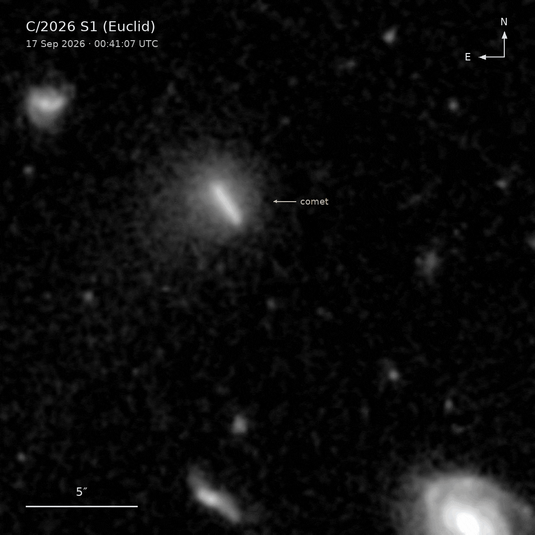Una cometa lascia una striscia luminosa tra stelle e galassie nelle riprese di Euclid del 17 settembre 2026