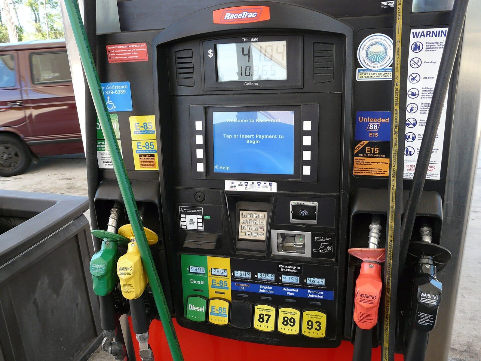Una pompa di benzina RaceTrac in Florida, con il prezzo del diesel in evidenza gasolio russo
