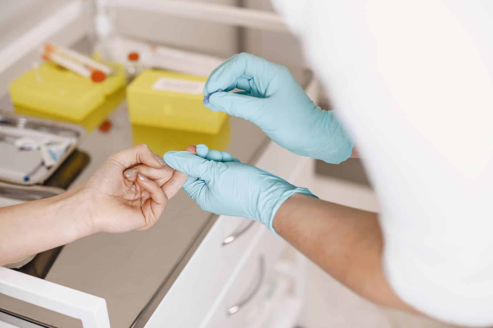 Addio laboratorio: una manovella rivela il gruppo sanguigno in 1 minuto