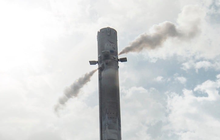 Propulsori a gas freddo sul primo stadio di un Falcon 9 in discesa