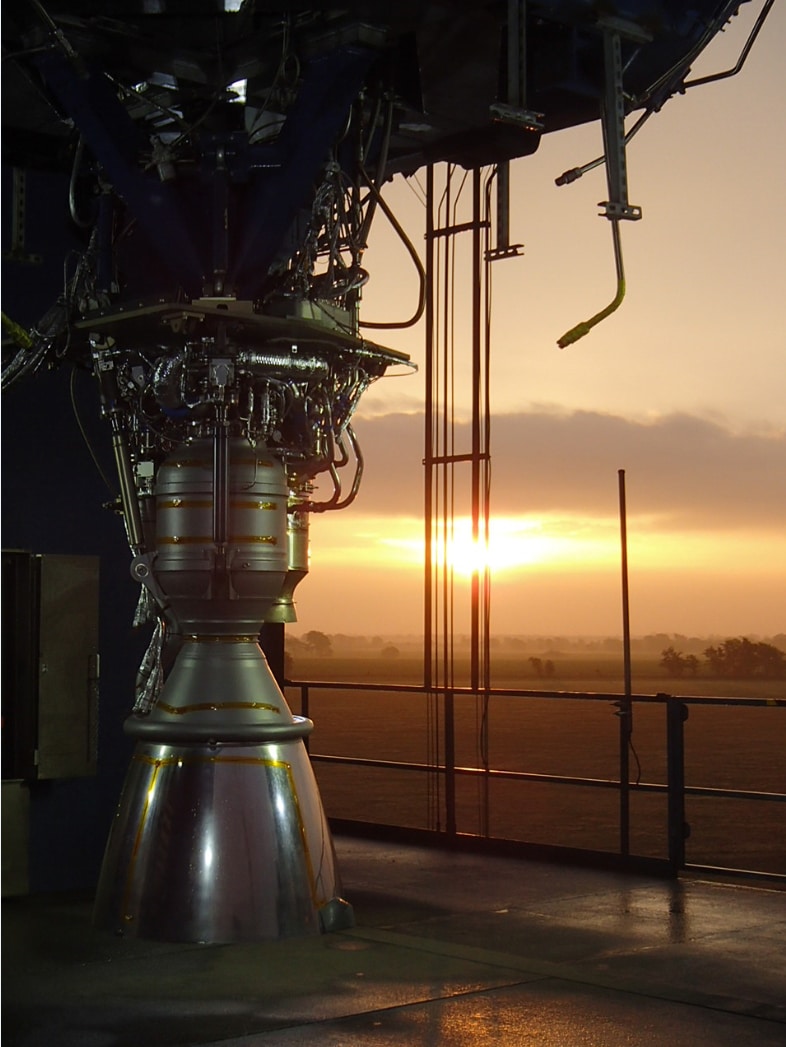 Motore Merlin di SpaceX su un banco di prova a McGregor, in Texas, dove si collaudano tecnologie per l'auto volante