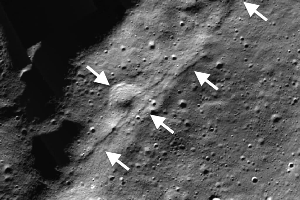La luna si sta restringendo, e abbiamo le prove
