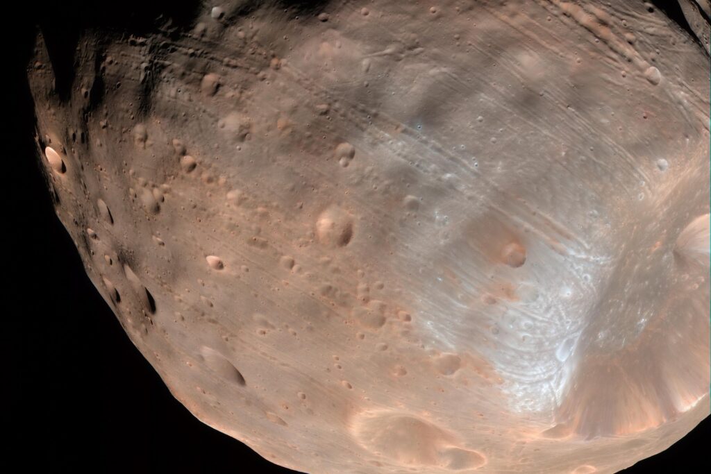 Il Giappone sfida Marte: 10 grammi di Phobos da riportare a casa